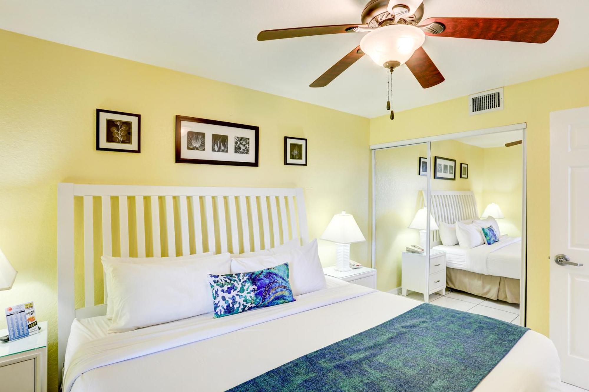 South Beach Condo Hotel By Travel Resort Services, Inc. セント・ピート・ビーチ エクステリア 写真