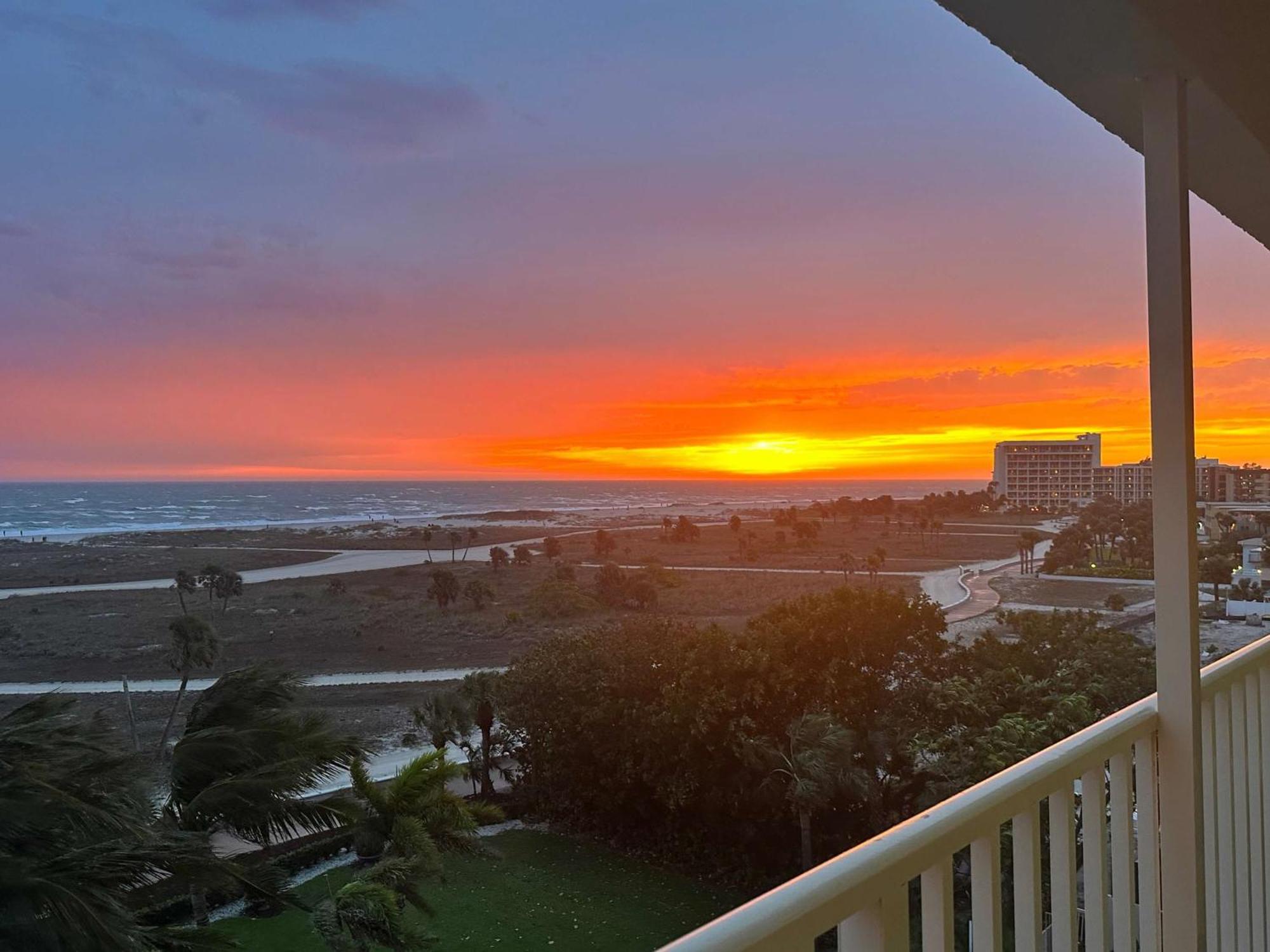 South Beach Condo Hotel By Travel Resort Services, Inc. セント・ピート・ビーチ エクステリア 写真