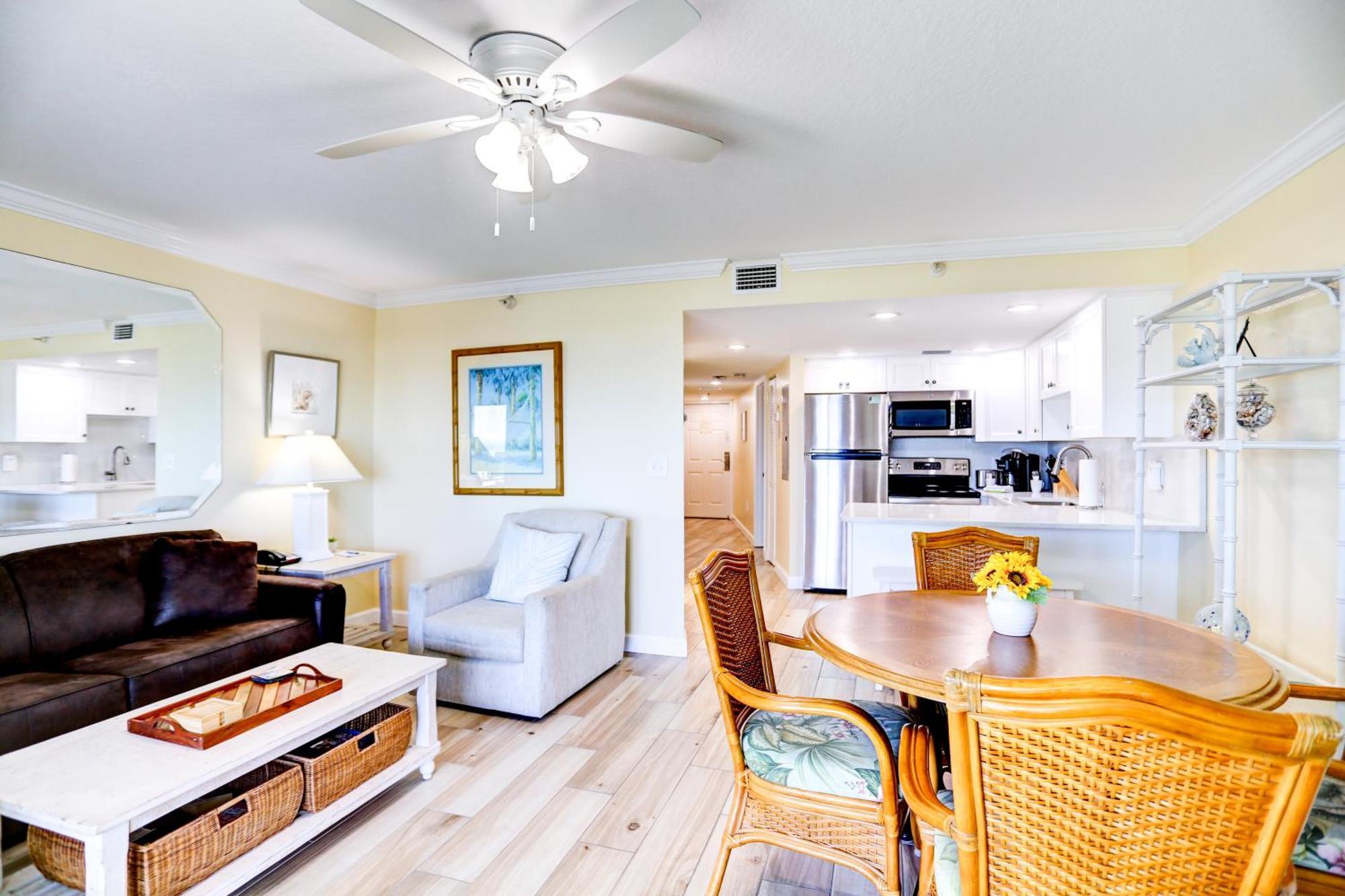 South Beach Condo Hotel By Travel Resort Services, Inc. セント・ピート・ビーチ エクステリア 写真