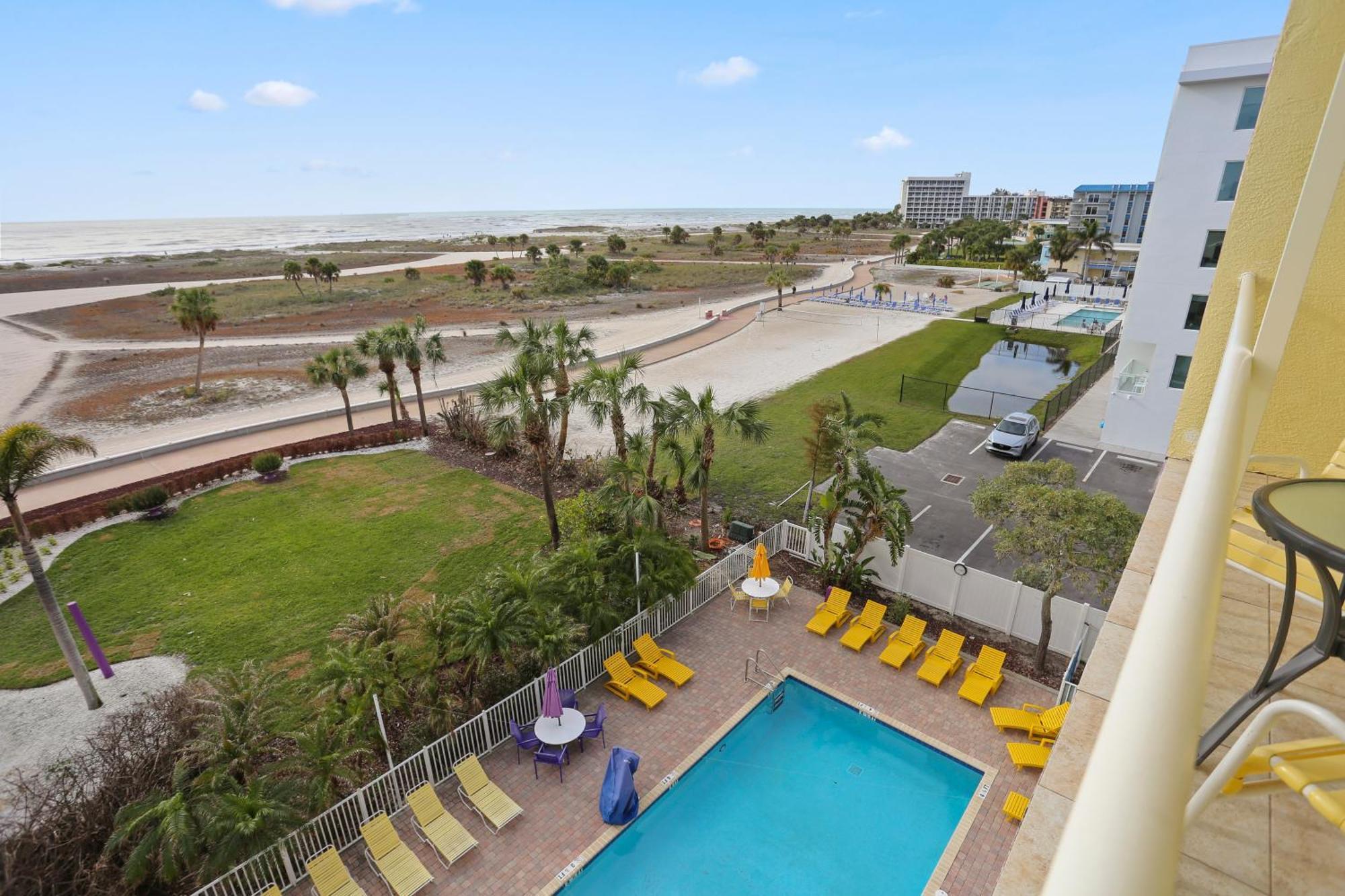 South Beach Condo Hotel By Travel Resort Services, Inc. セント・ピート・ビーチ エクステリア 写真