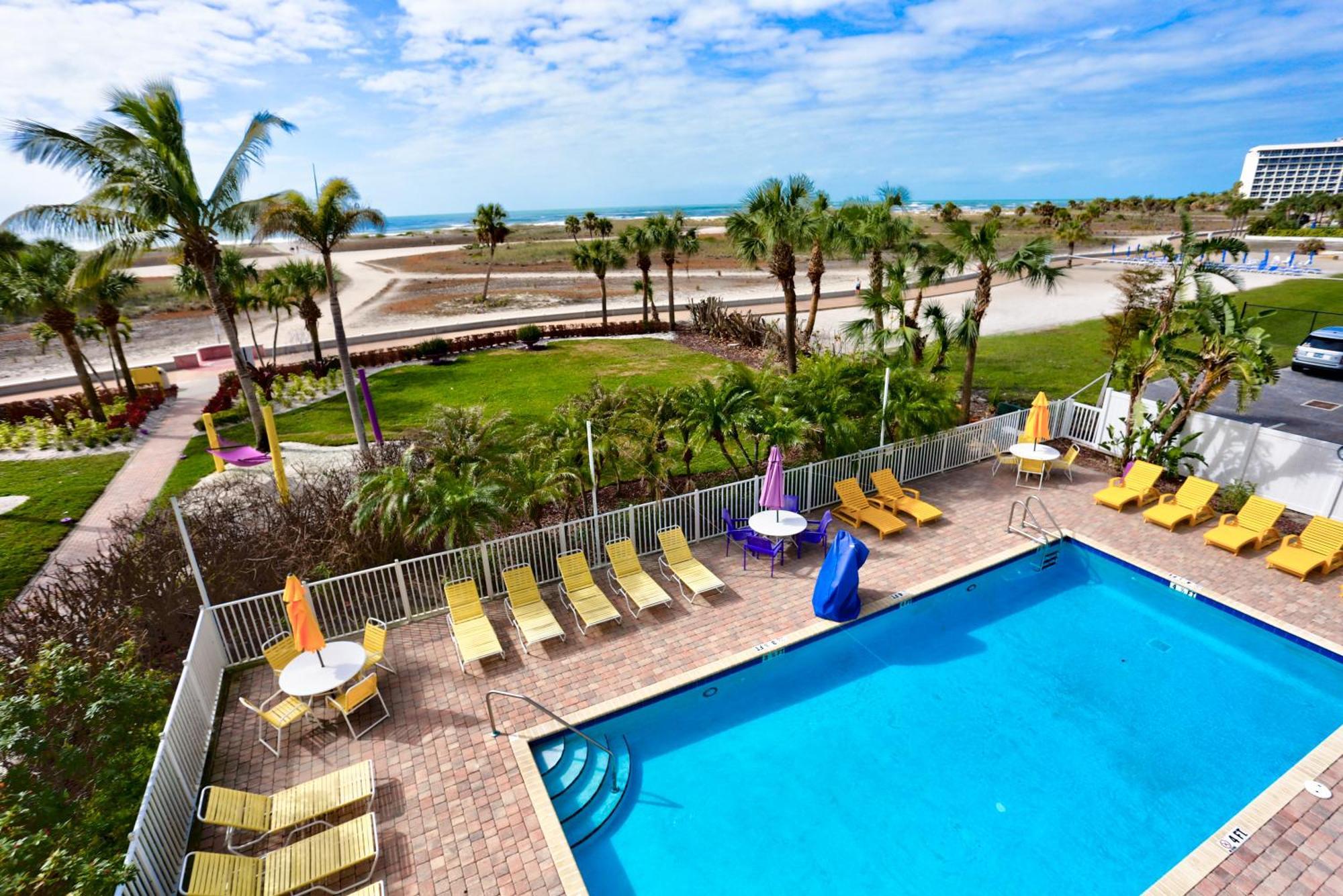 South Beach Condo Hotel By Travel Resort Services, Inc. セント・ピート・ビーチ エクステリア 写真