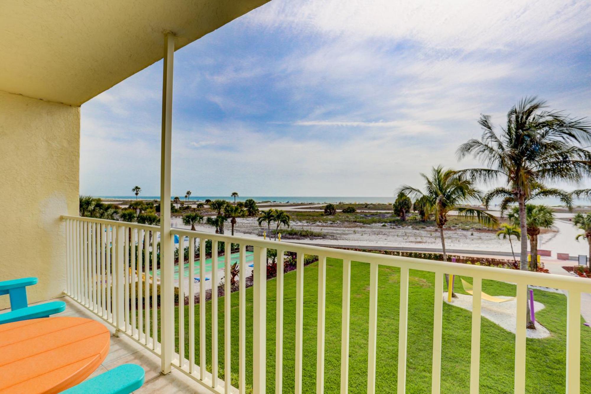 South Beach Condo Hotel By Travel Resort Services, Inc. セント・ピート・ビーチ エクステリア 写真