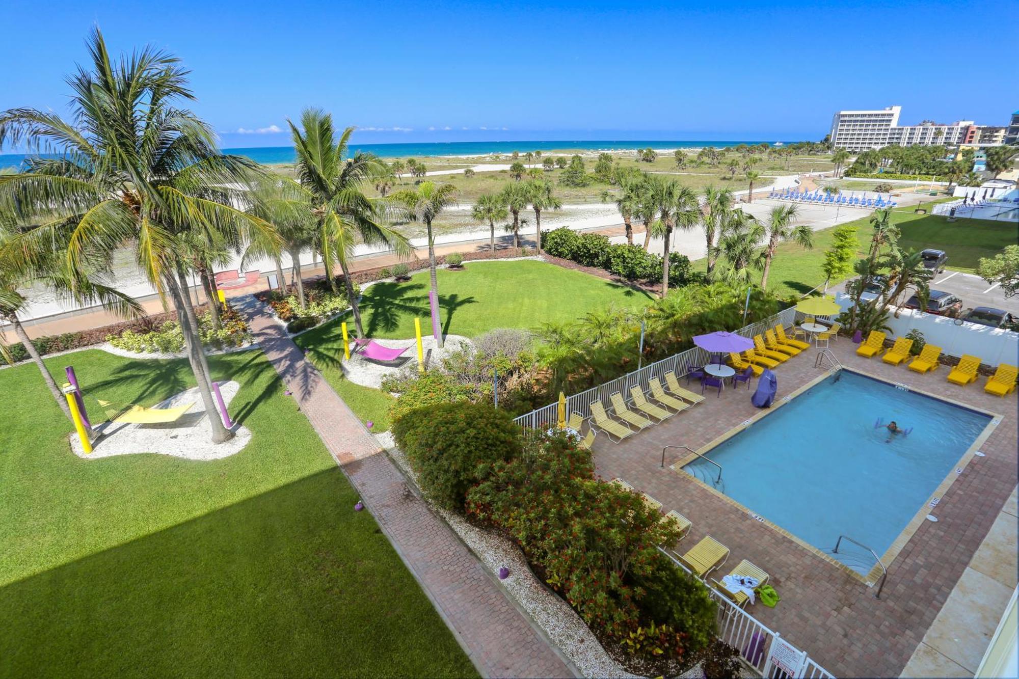 South Beach Condo Hotel By Travel Resort Services, Inc. セント・ピート・ビーチ エクステリア 写真